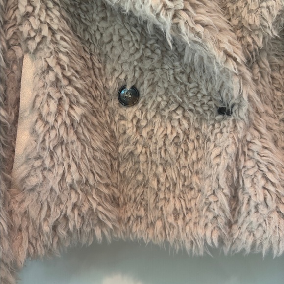 Anthropologie size medium Women's Faux Fur Jacket in Cream - Picture 3 of 3